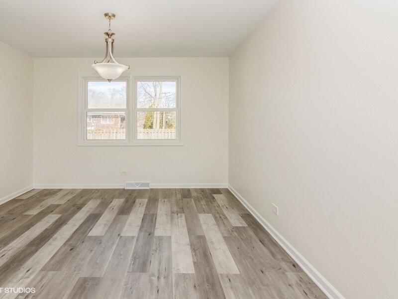 1142 E 159th Place South Holland IL 60473