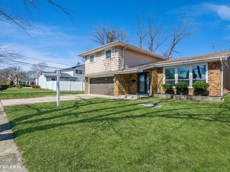 1142 E 159th Place South Holland IL 60473