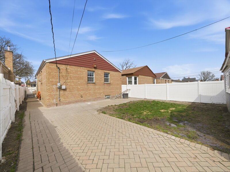 3853 W 83rd Place Chicago IL 60652