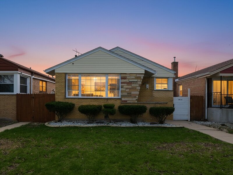 3853 W 83rd Place Chicago IL 60652