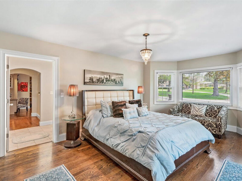 240 S Mchenry Avenue Crystal Lake IL 60014