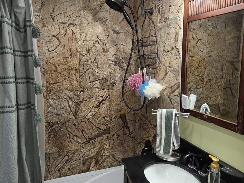 3352 W 84th Street Chicago IL 60652