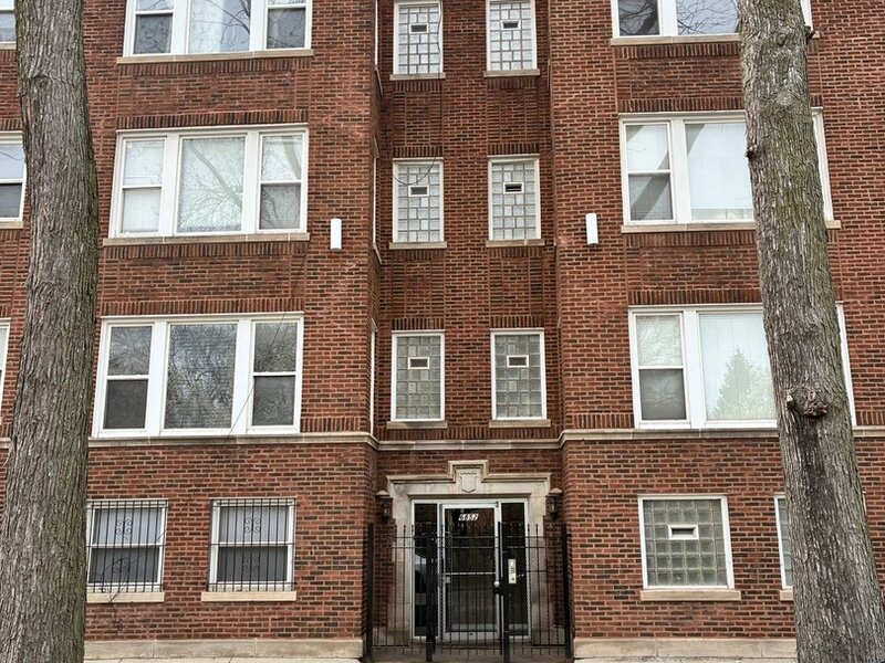 6852 S Dante Avenue Chicago IL 60637