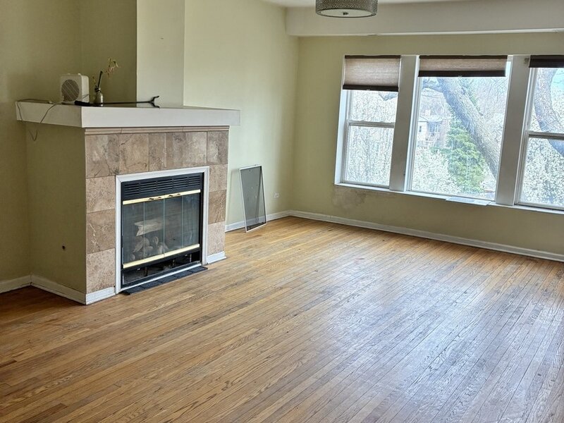6852 S Dante Avenue Chicago IL 60637