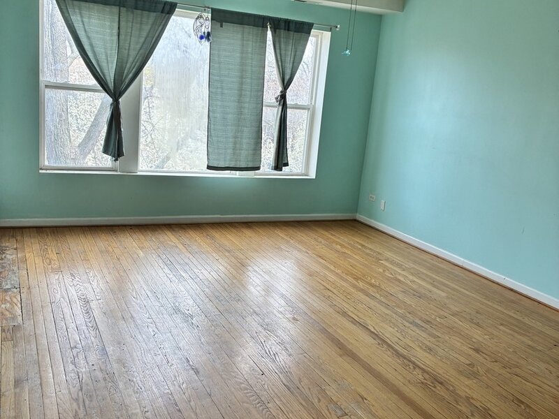 6852 S Dante Avenue Chicago IL 60637