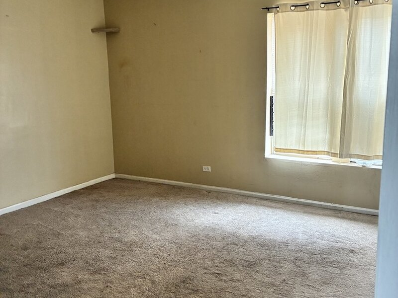 6852 S Dante Avenue Chicago IL 60637