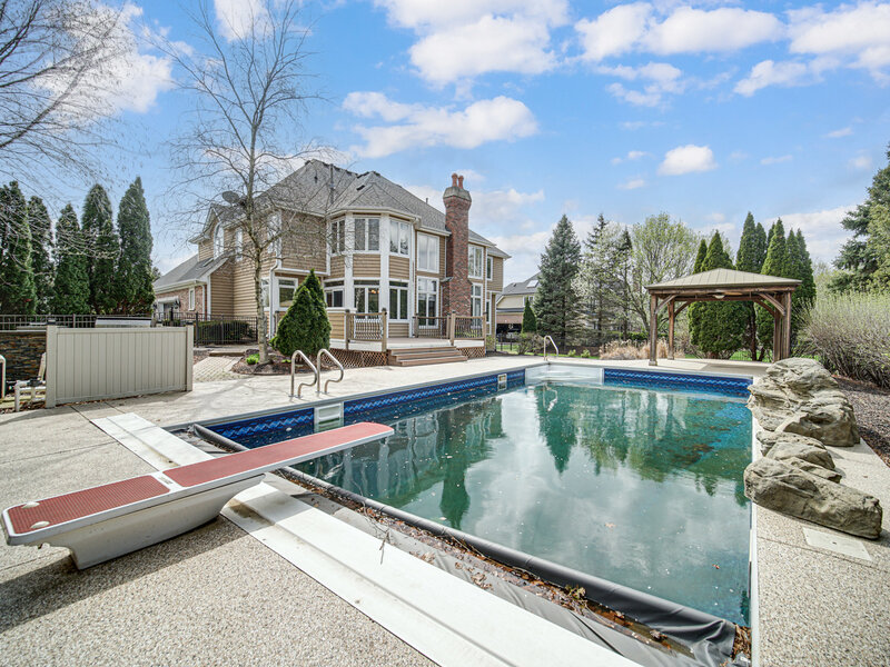 3 Walt Whitman Road St. Charles IL 60175