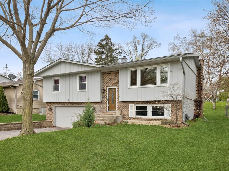13 Hawthorne Road Lake In The Hills IL 60156