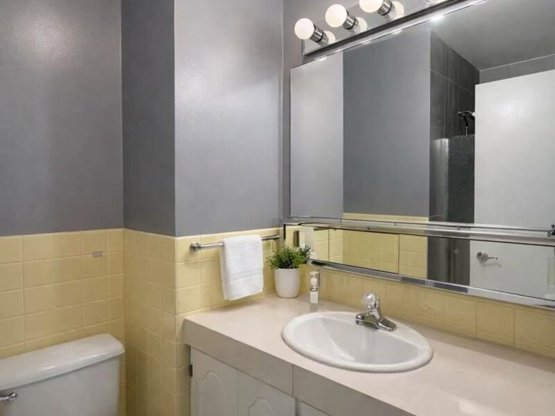 6301 N Sheridan Road Chicago IL 60660