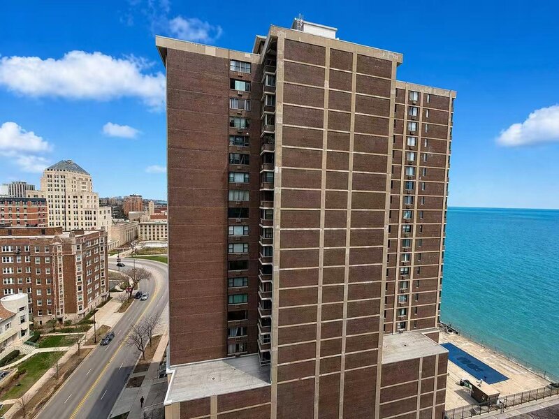 6301 N Sheridan Road Chicago IL 60660