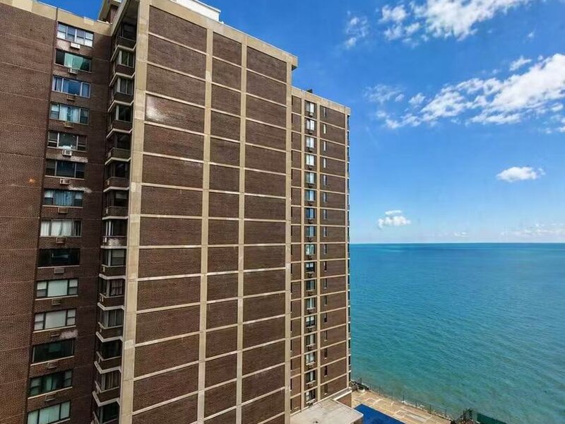 6301 N Sheridan Road Chicago IL 60660