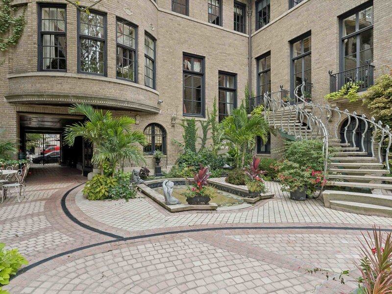 1355 N Astor Street Chicago IL 60610