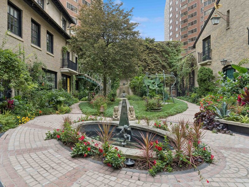 1355 N Astor Street Chicago IL 60610