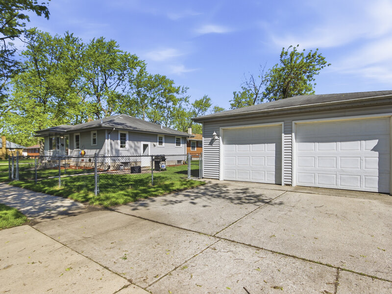 18655 Sherman Street Lansing IL 60438