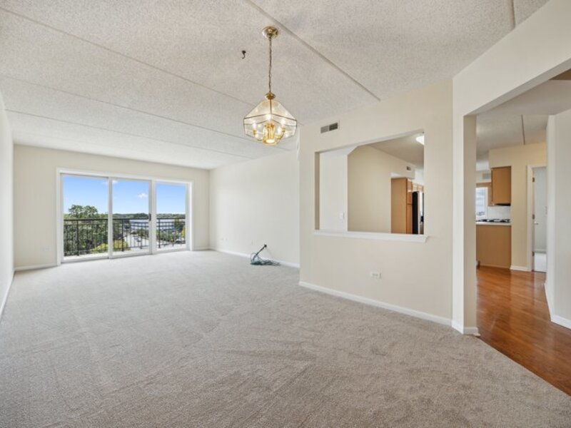 5555 N Cumberland Avenue Chicago IL 60656