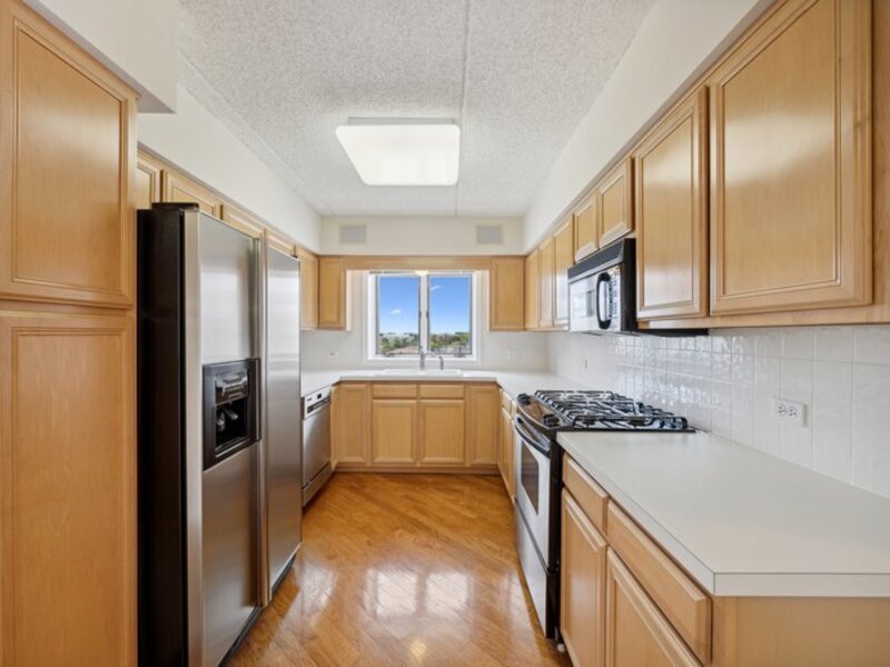 5555 N Cumberland Avenue Chicago IL 60656