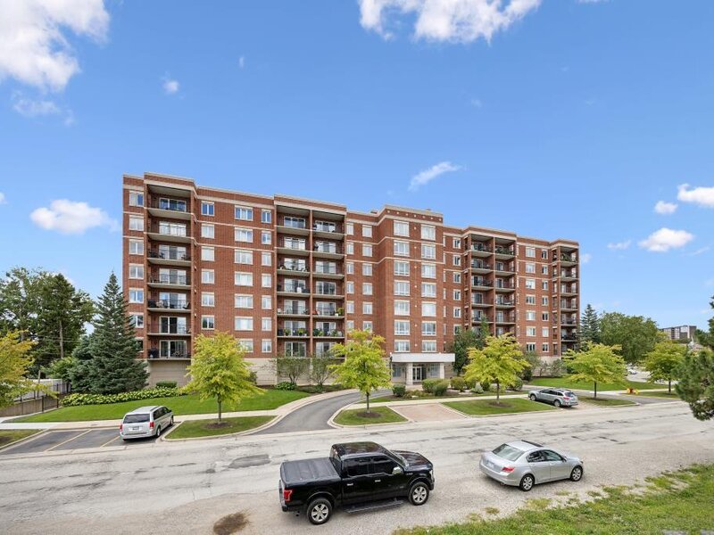 5555 N Cumberland Avenue Chicago IL 60656