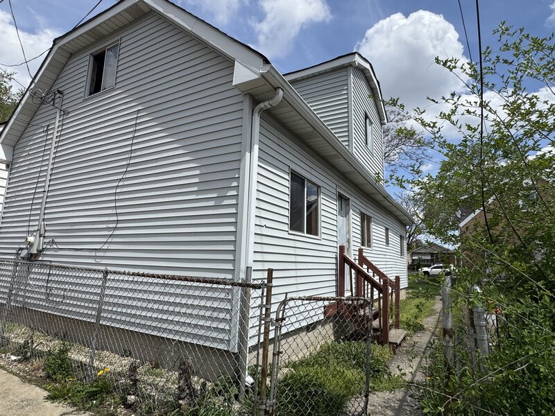 4952 S Laramie Avenue Chicago IL 60638