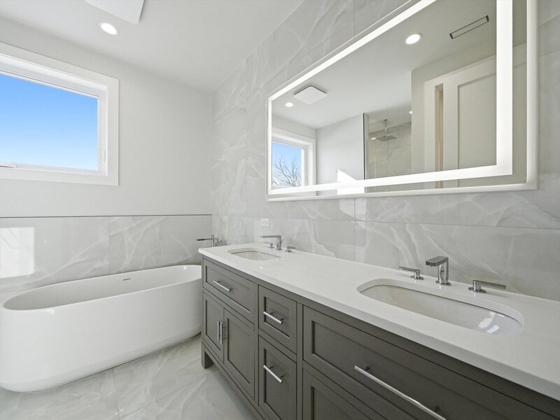 2457 W Byron Street Chicago IL 60618