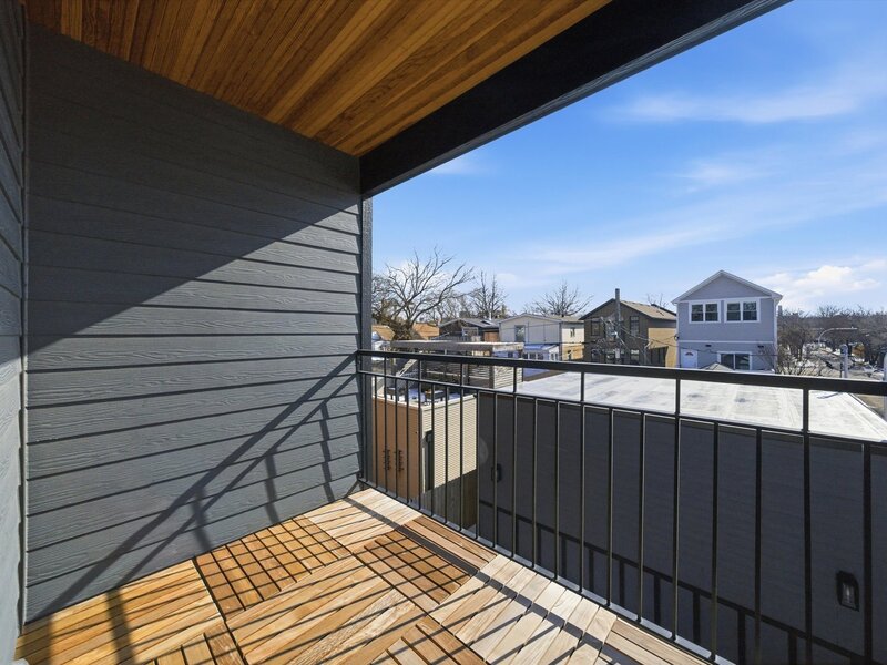 2457 W Byron Street Chicago IL 60618