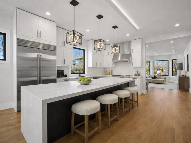 2457 W Byron Street Chicago IL 60618