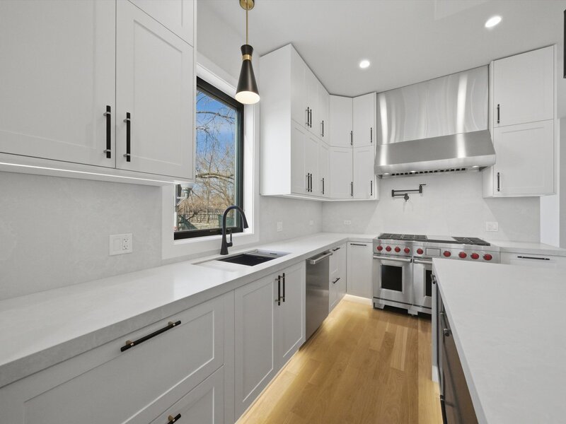 2457 W Byron Street Chicago IL 60618