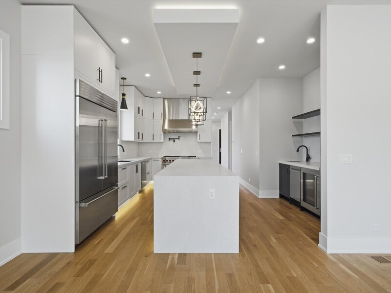 2457 W Byron Street Chicago IL 60618