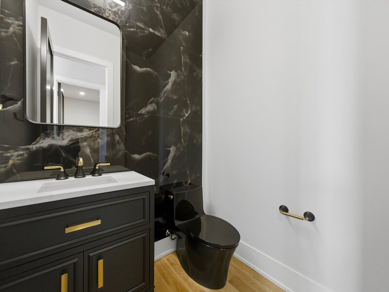 2457 W Byron Street Chicago IL 60618