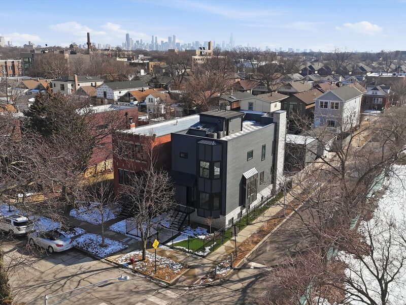 2457 W Byron Street Chicago IL 60618