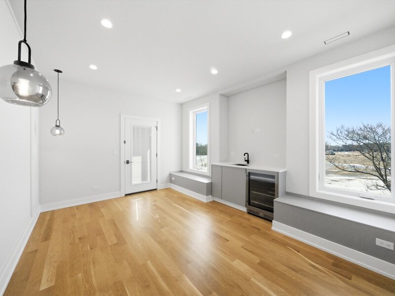 2457 W Byron Street Chicago IL 60618