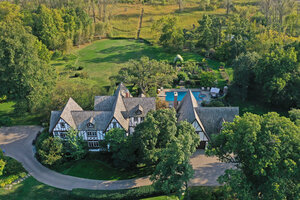 Photo of 499 W Old Mill Road Lake Forest IL 60045