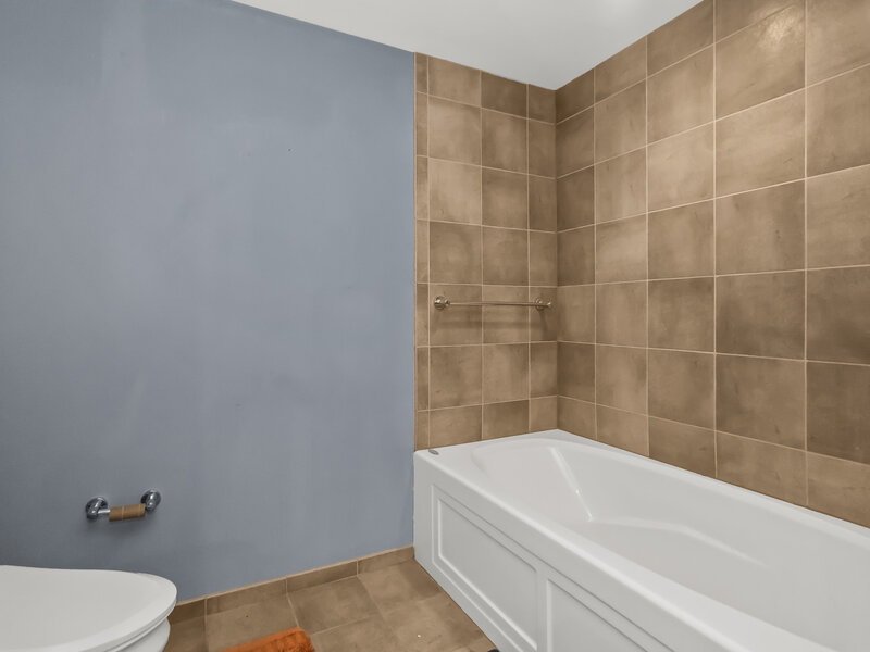 130 N Garland Court Chicago IL 60603
