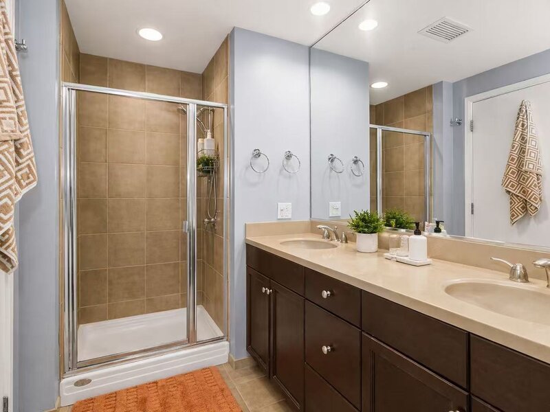 130 N Garland Court Chicago IL 60603