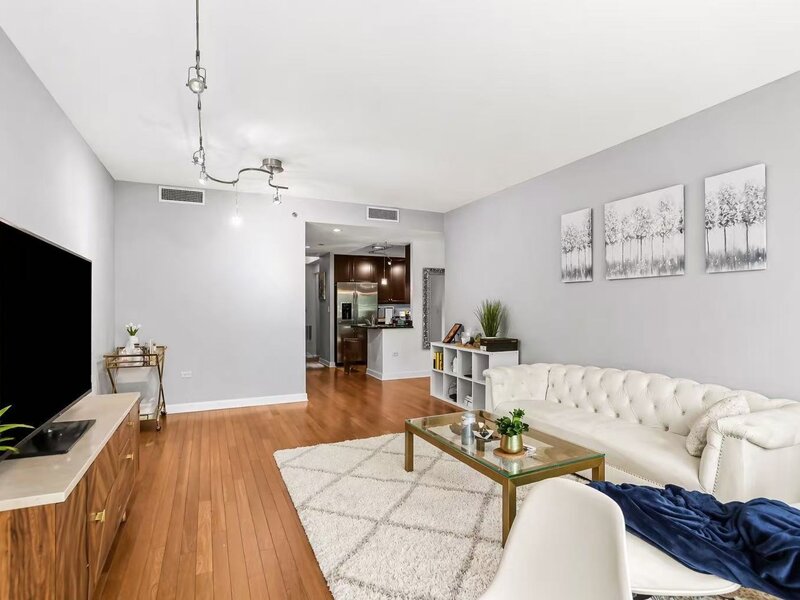 130 N Garland Court Chicago IL 60603