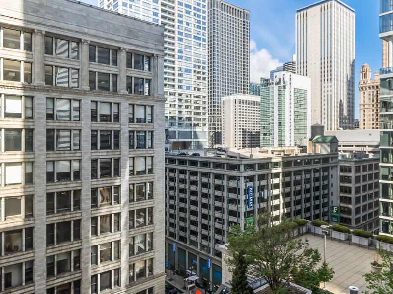 130 N Garland Court Chicago IL 60603