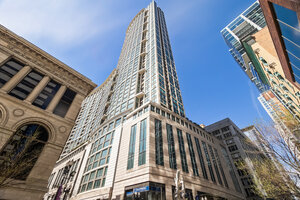 Photo of 130 N Garland Court Chicago IL 60603 Unit 1206