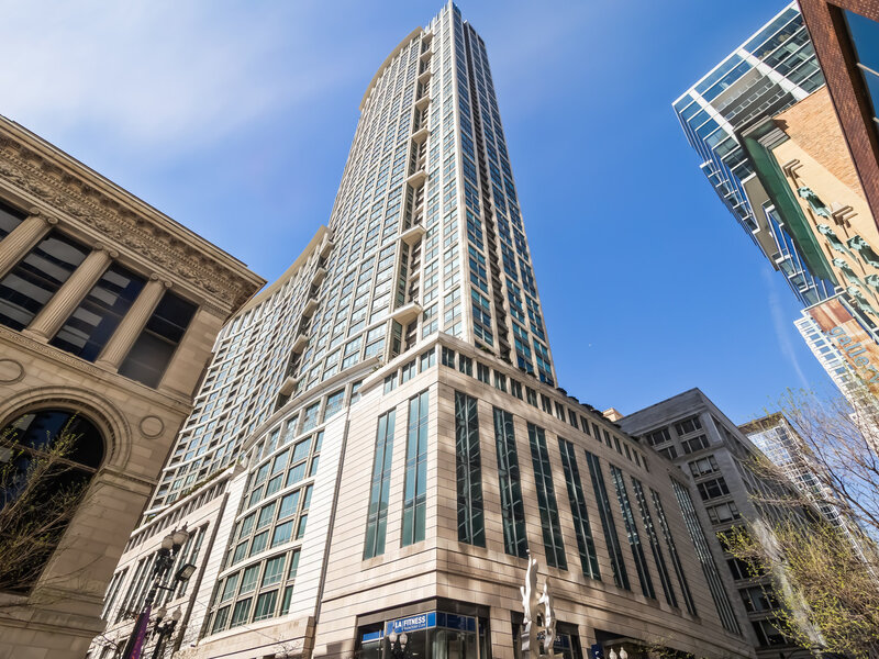 130 N Garland Court Chicago IL 60603