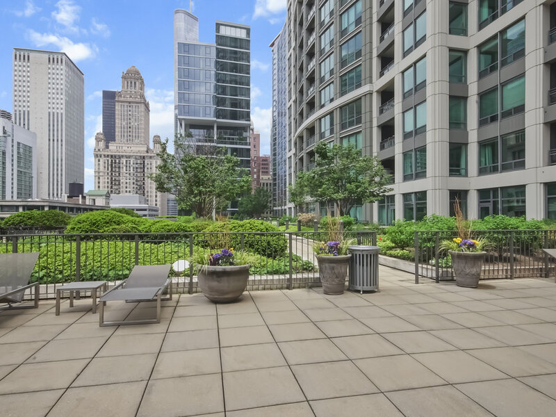 130 N Garland Court Chicago IL 60603