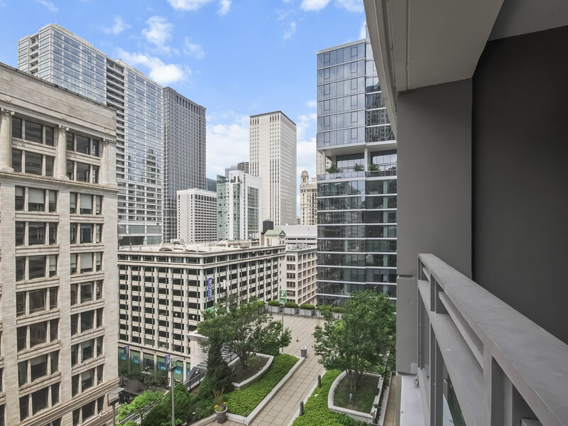 130 N Garland Court Chicago IL 60603