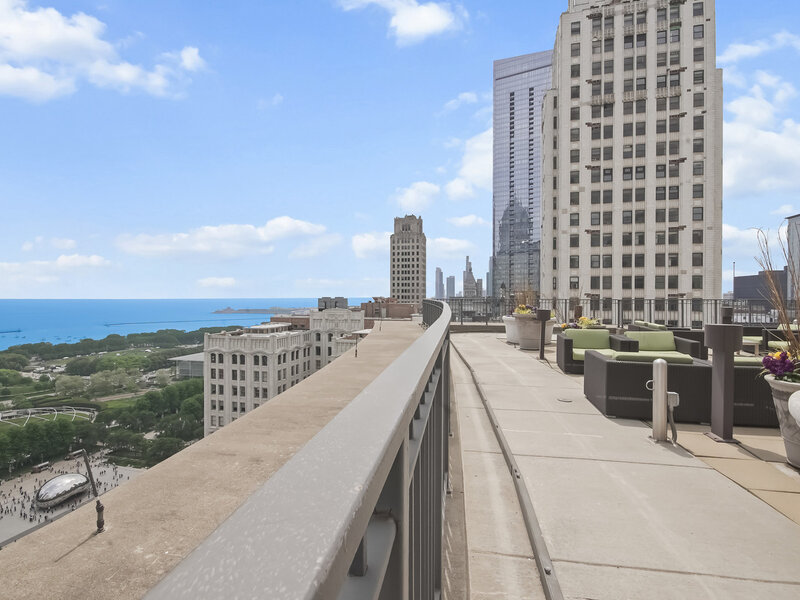 130 N Garland Court Chicago IL 60603