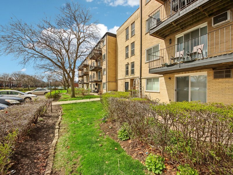 2515 E Olive Street Arlington Heights IL 60004