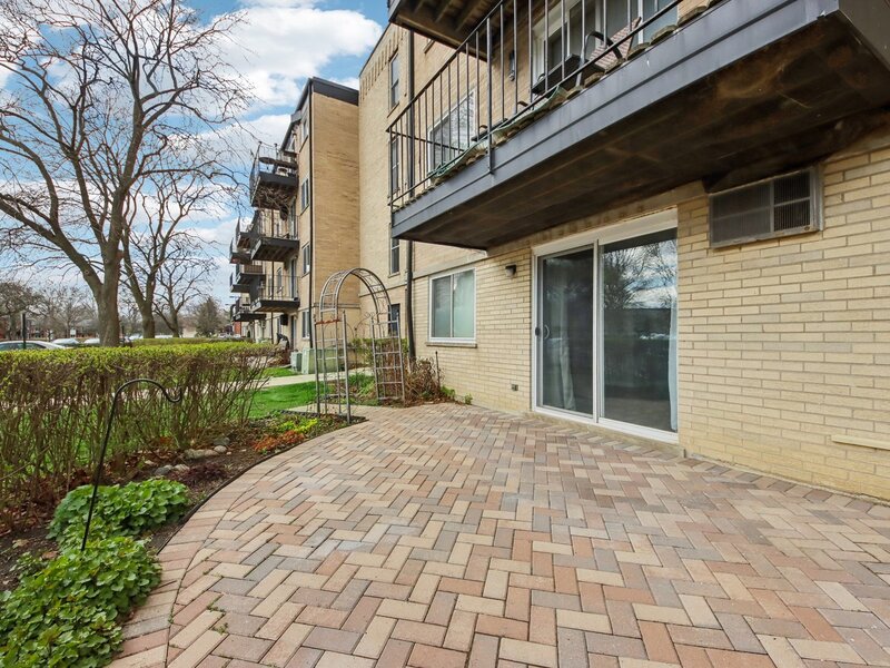 2515 E Olive Street Arlington Heights IL 60004