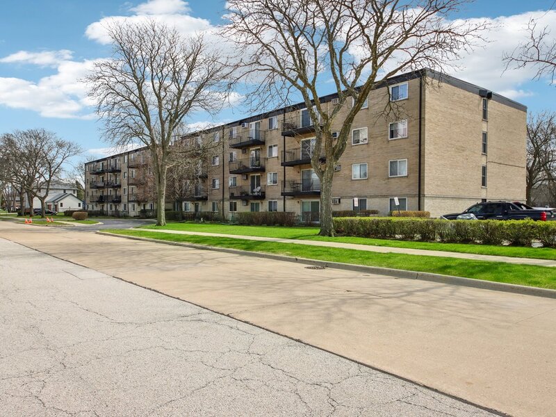 2515 E Olive Street Arlington Heights IL 60004