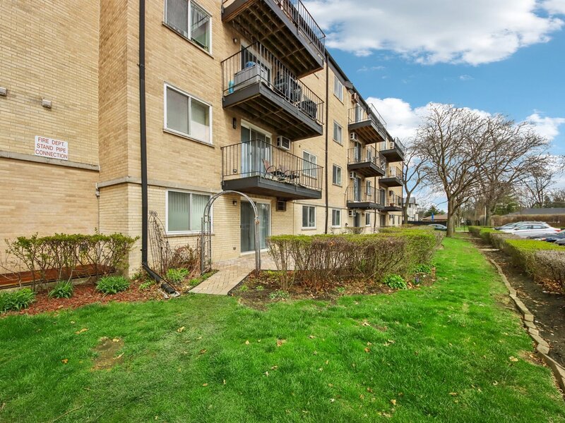 2515 E Olive Street Arlington Heights IL 60004
