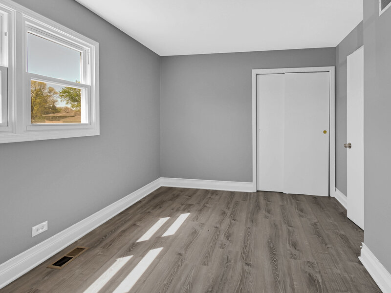28 Leverenz Road Naperville IL 60564