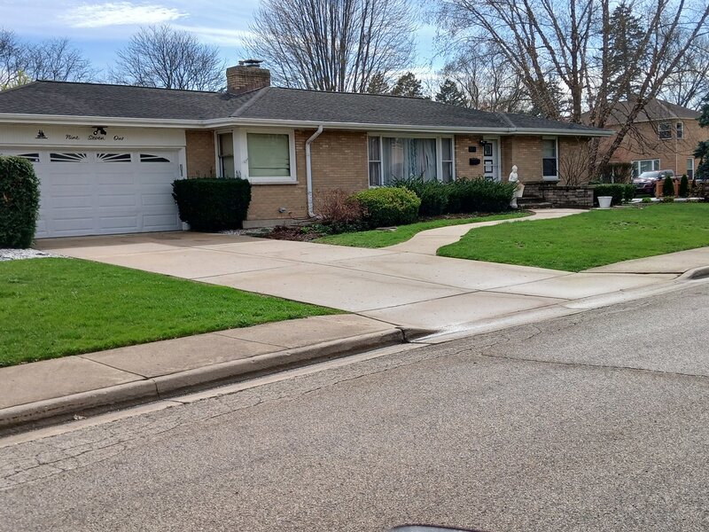 971 Demmond Street Elgin IL 60123