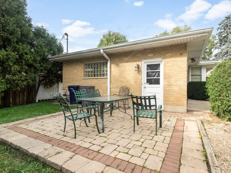 971 Demmond Street Elgin IL 60123