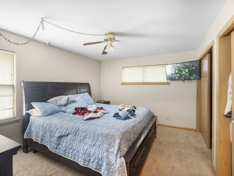 971 Demmond Street Elgin IL 60123