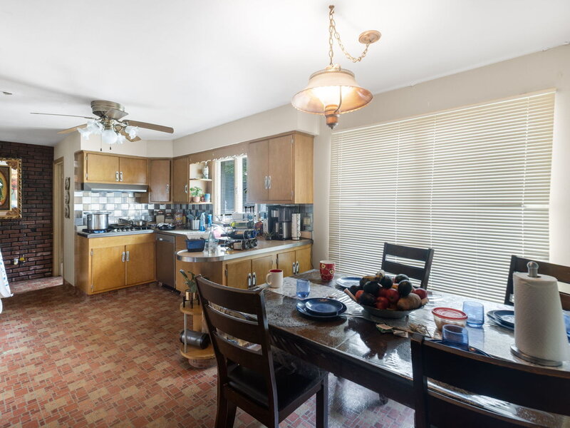 971 Demmond Street Elgin IL 60123