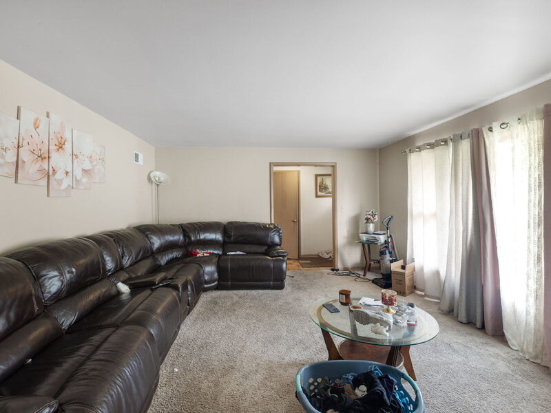 971 Demmond Street Elgin IL 60123